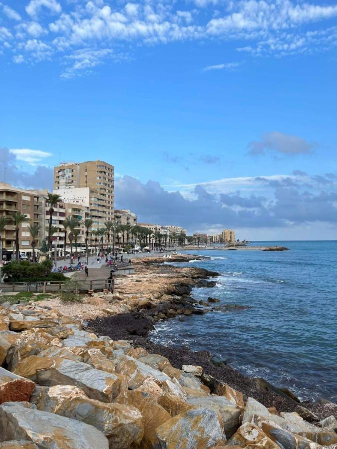 Uroczy Apartament Przy Playa De Los Locos Torrevieja Exterior foto